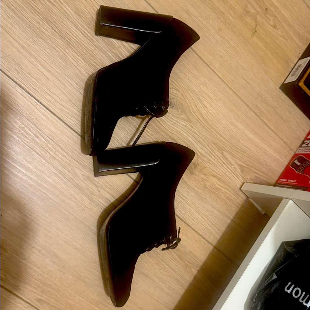 TORY BURCH BLACK SUEDE BLOCK HEEL LACE UP CLOSED TOE SHOES SIZE 8